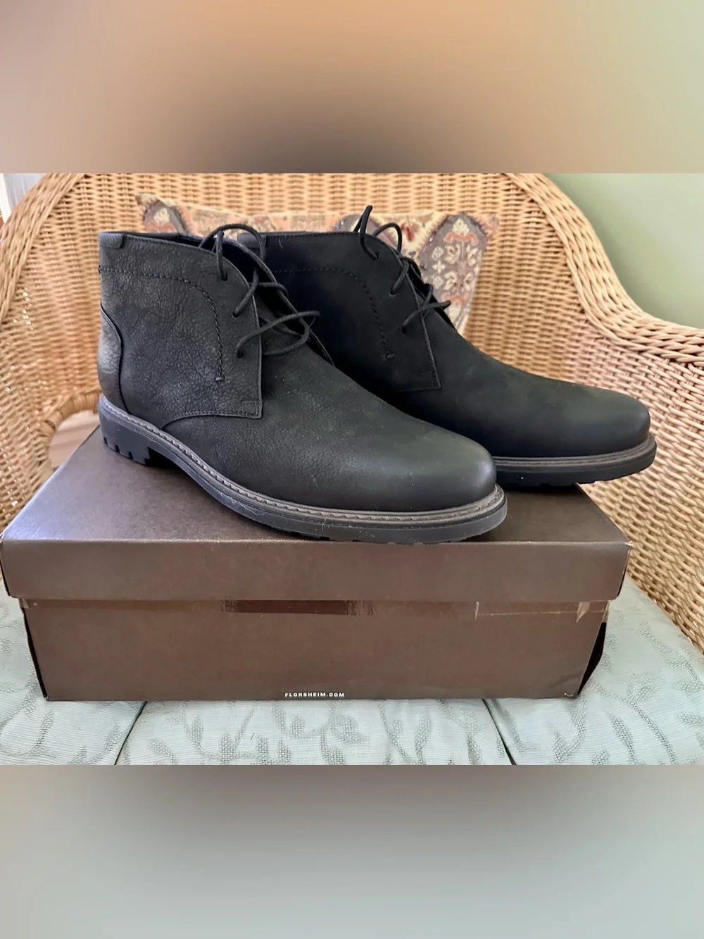 Mens Brand New Florsheim Chukka Boots